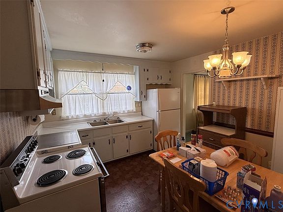 5th image of 4738 Willesden Rd