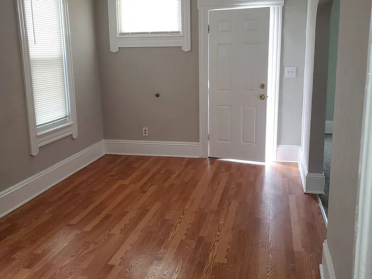 4216 Clybourne Ave — Photo 5