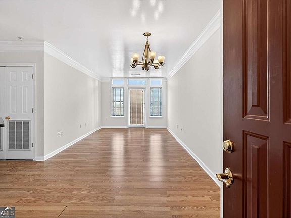 5th image of 3334 Peachtree Rd NE APT 911