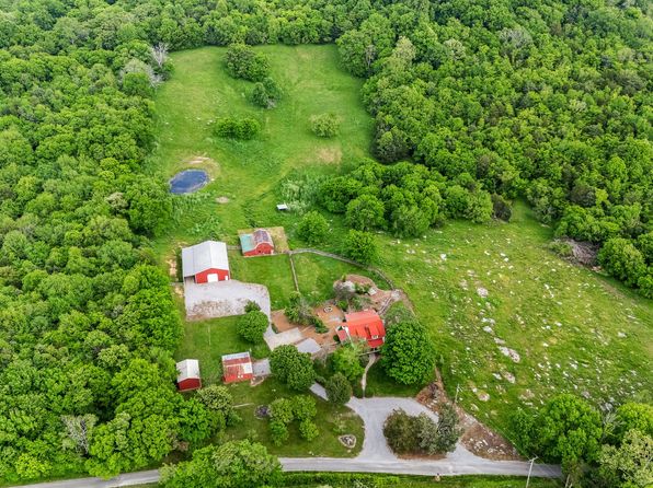 1964 Bradford Rd, Petersburg, TN 37144
