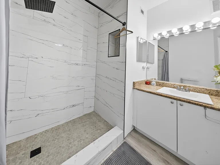 8020 Nob Hill Rd #305 — Photo 7