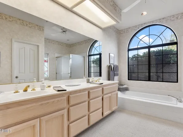 10497 E CINNABAR Avenue, Scottsdale, AZ 85258