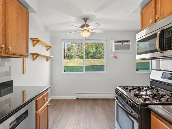 2720 Rosalyn Ct APT 103, New Hope, MN 55427