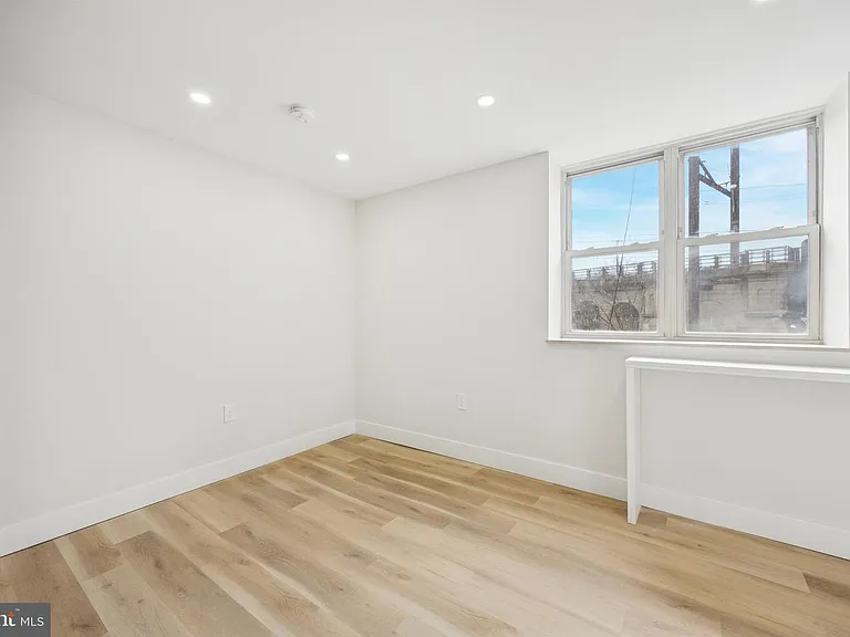4522 Baker St #6 — Photo 3
