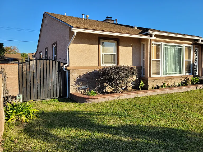 616 N Nora Ave — Photo 2