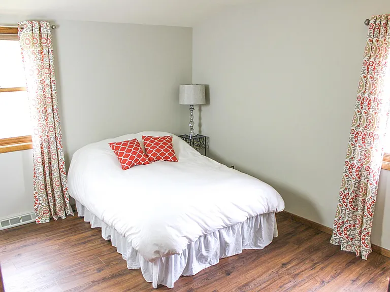 W225N2588 Alderwood Ln — Photo 14