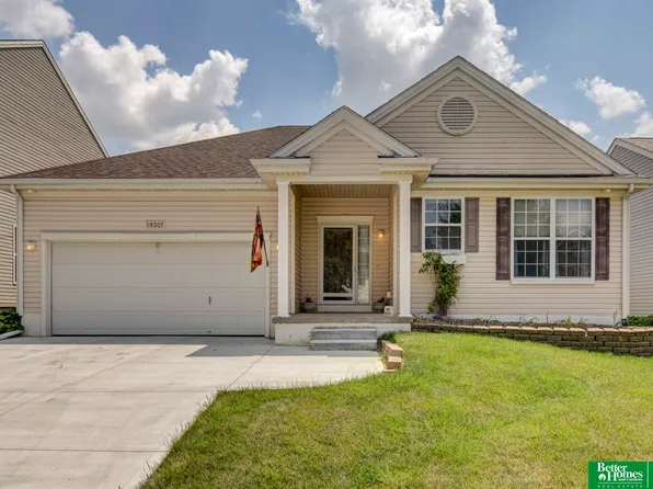19307 Holmes St, Omaha, NE 68135