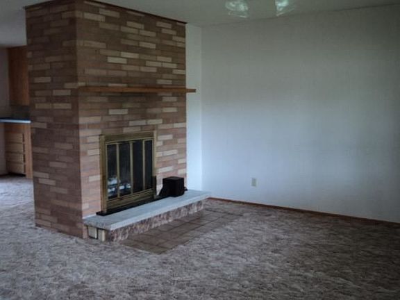 5th image of 560 S Preston Dr