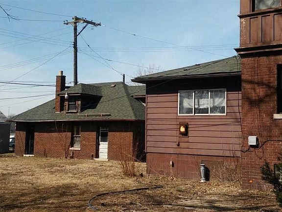 3rd image of 26831 W Park St