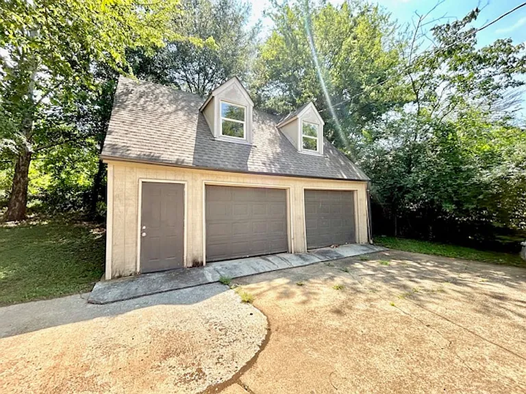 3902 Lakeview Dr — Photo 17
