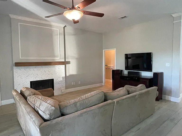 2838 Five Oaks Dr — Photo 7