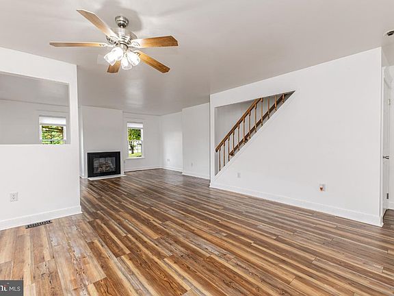 4th image of 628 Knightsbridge Dr