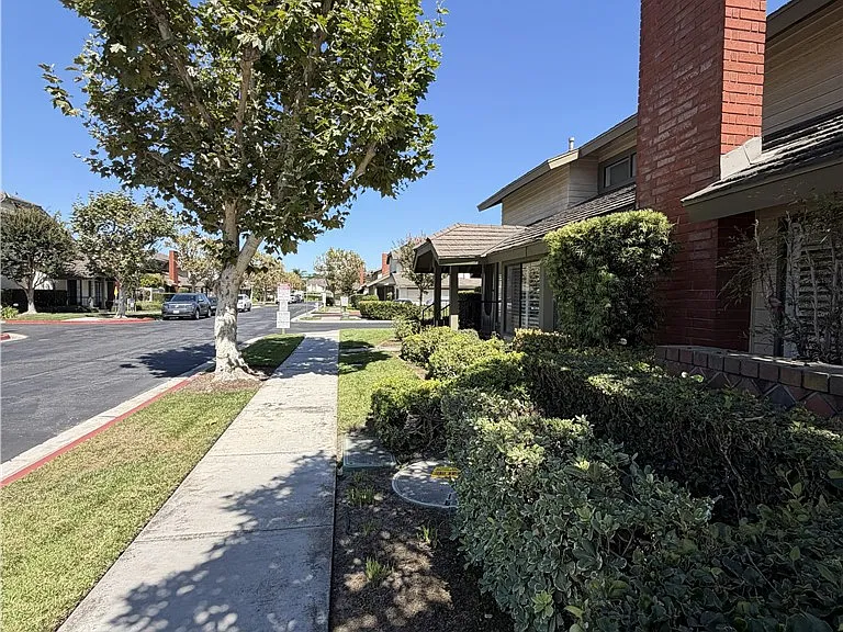 18153 Rustic Ct — Photo 36