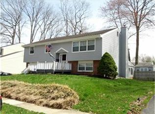 909 Pickett Ln, Newark, DE 19711