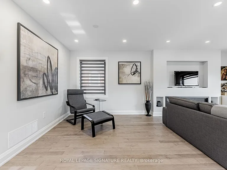 16 Boem Ave — Photo 8