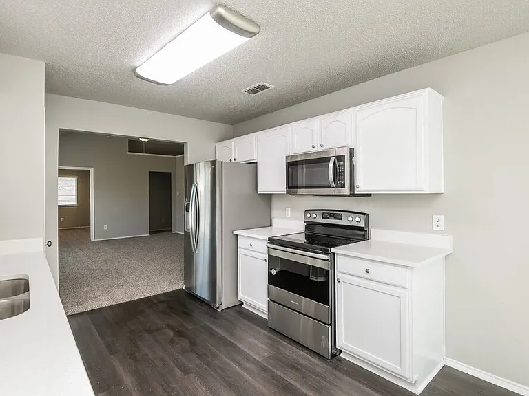 1121 Sandalwood Dr — Photo 10