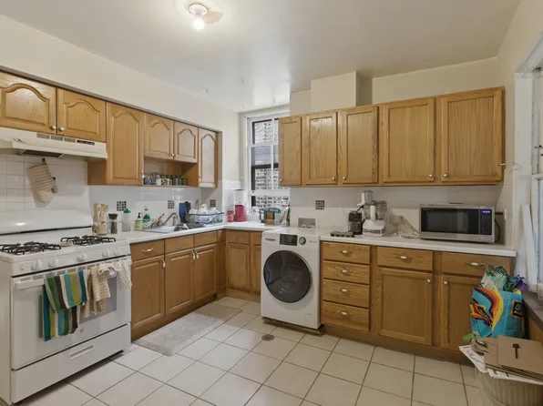 1931 W Evergreen Ave, Chicago, IL