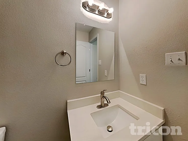 285 Aershire Ct — Photo 16