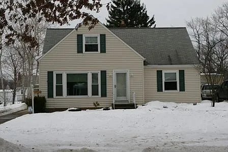 1679 Lyndhurst Rd photo 1