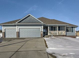 17208 Fowler Cir, Omaha, NE 68116