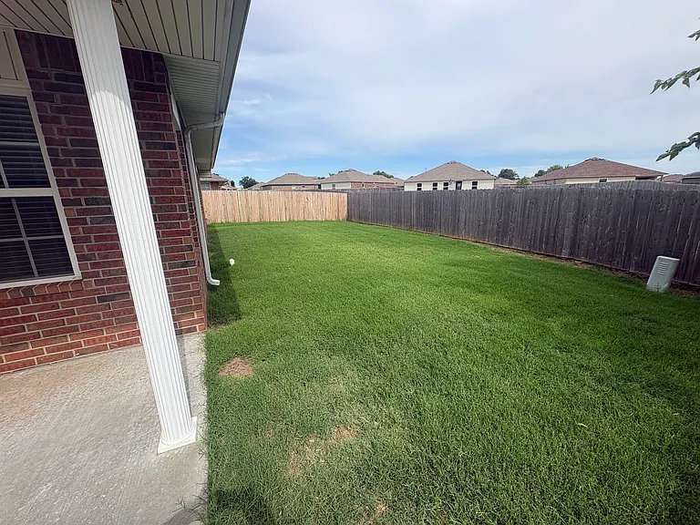 1925 Rain Tree Dr — Photo 7