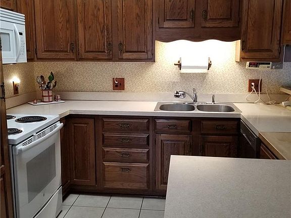 2nd image of 16 Slusser Ave #16