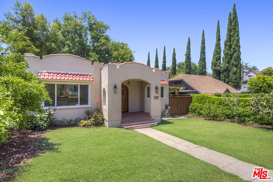3 bed, 2.0 bath, 1246 sqft, $6,800 — Photo 2