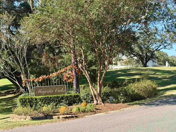 17 N Stately Oaks Dr, Baton Rouge, LA 70810