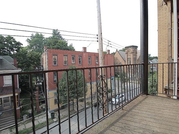 4th image of 405 Peebles St #3