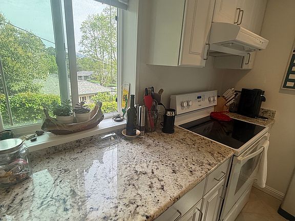 4th image of 121 Grove Ave APT 4