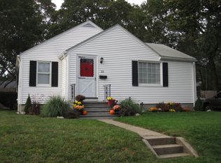 23 Vera St, Warwick, RI 02886