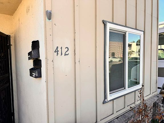 3rd image of 412 Anderwood Ct APT 1
