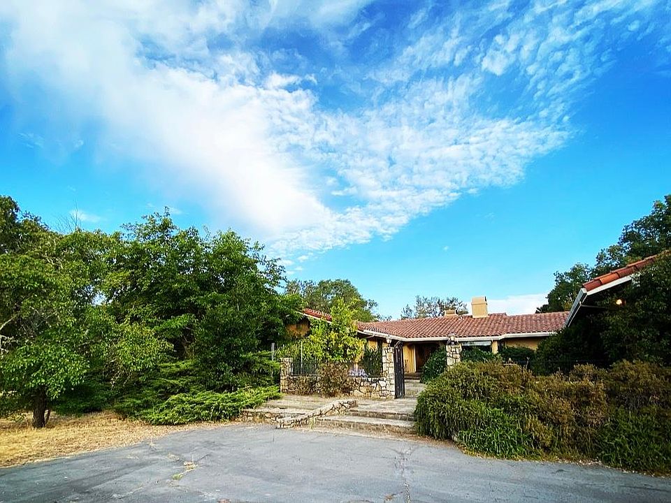 1st image of 3 Zinfandel Ln