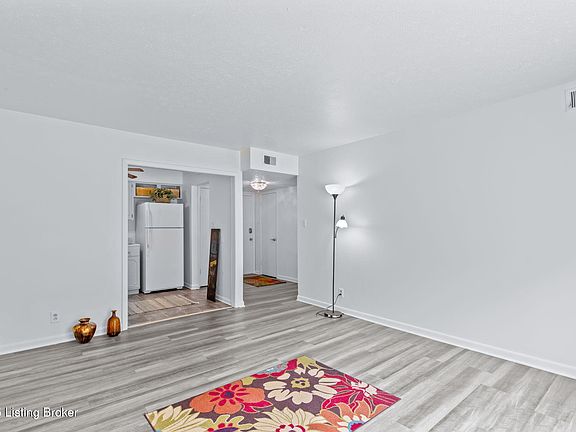 3rd image of 1935 Gardiner Ln APT D55