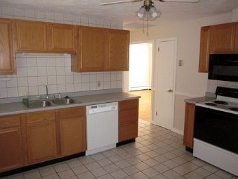 3rd image of 122 Humbert St