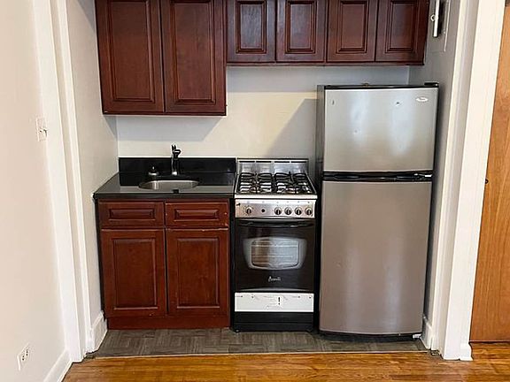 3rd image of 56 Livingston St APT 2C