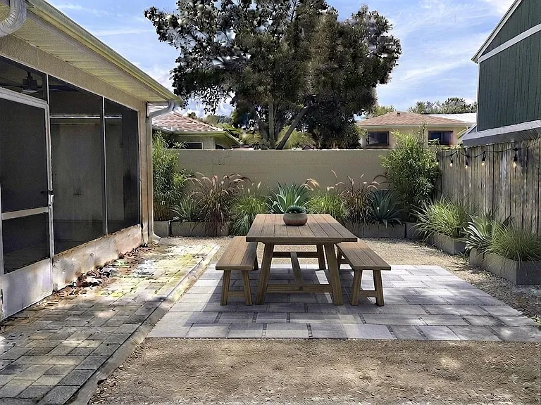 PATIO 
Virtually staged for inspiration
The house is rented unfurnished.