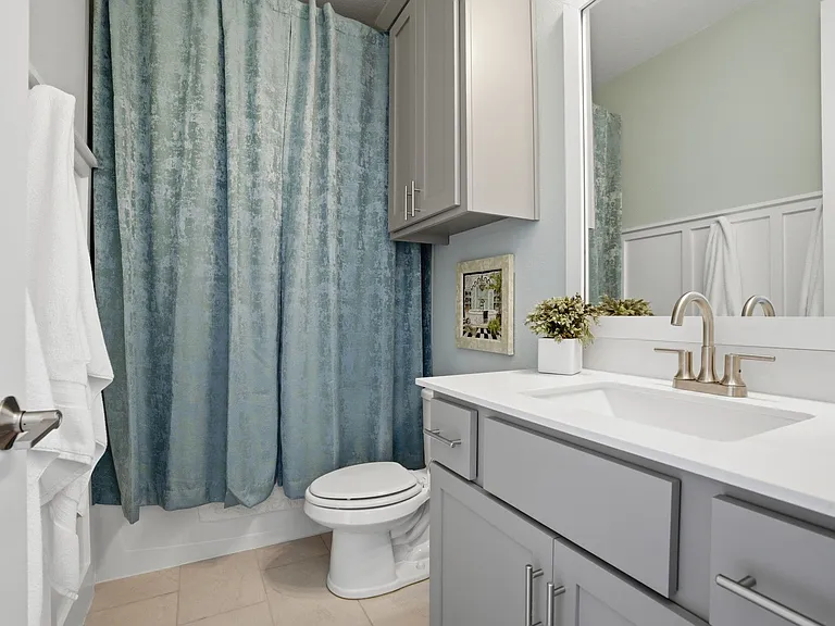 Full bath 2 between bedrooms 2 & 3.