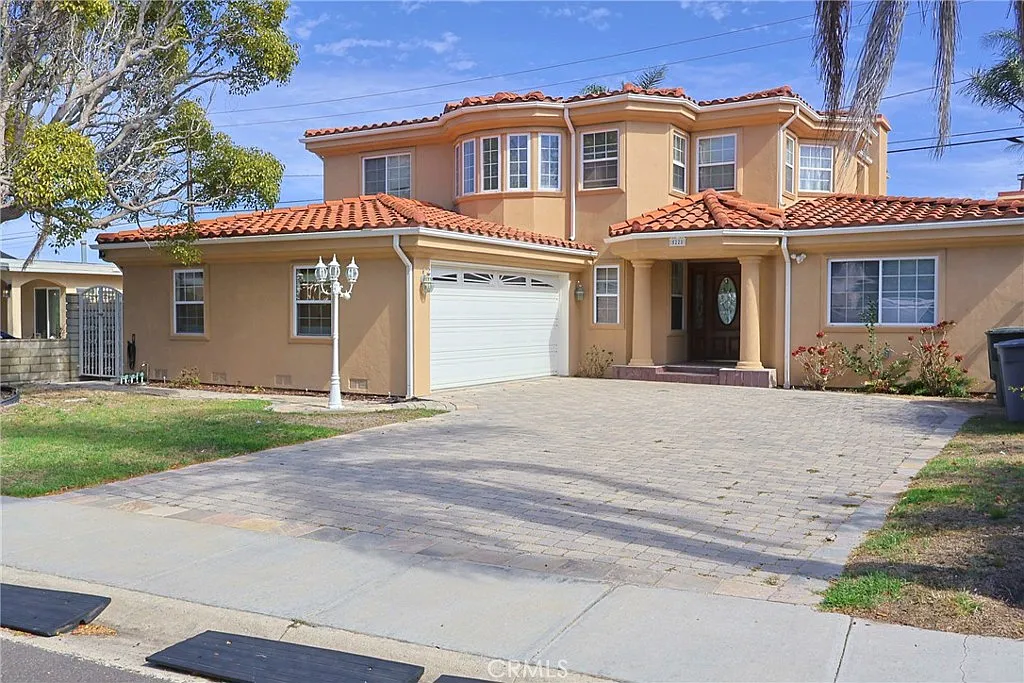 4 bed, 3.5 bath, 3384 sqft, $7,200 — Photo 2