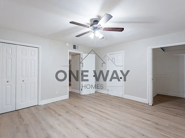 745 E Pierce St — Photo 23