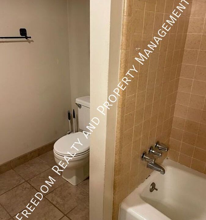 1st image of 7209 Quailwood Dr APT B