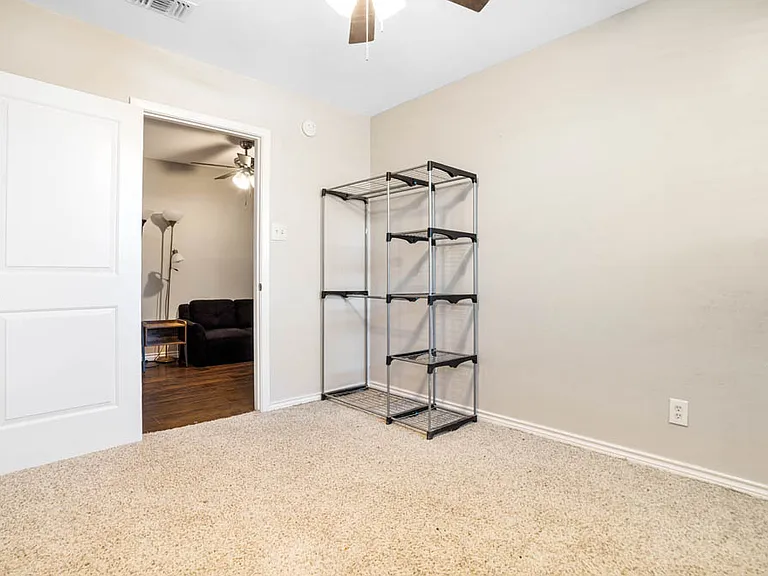 6407 Chinaberry Trl — Photo 11
