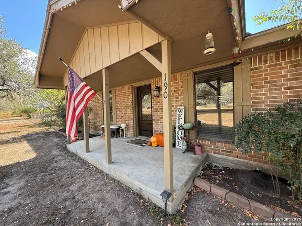 190 CR 376, George West 78022