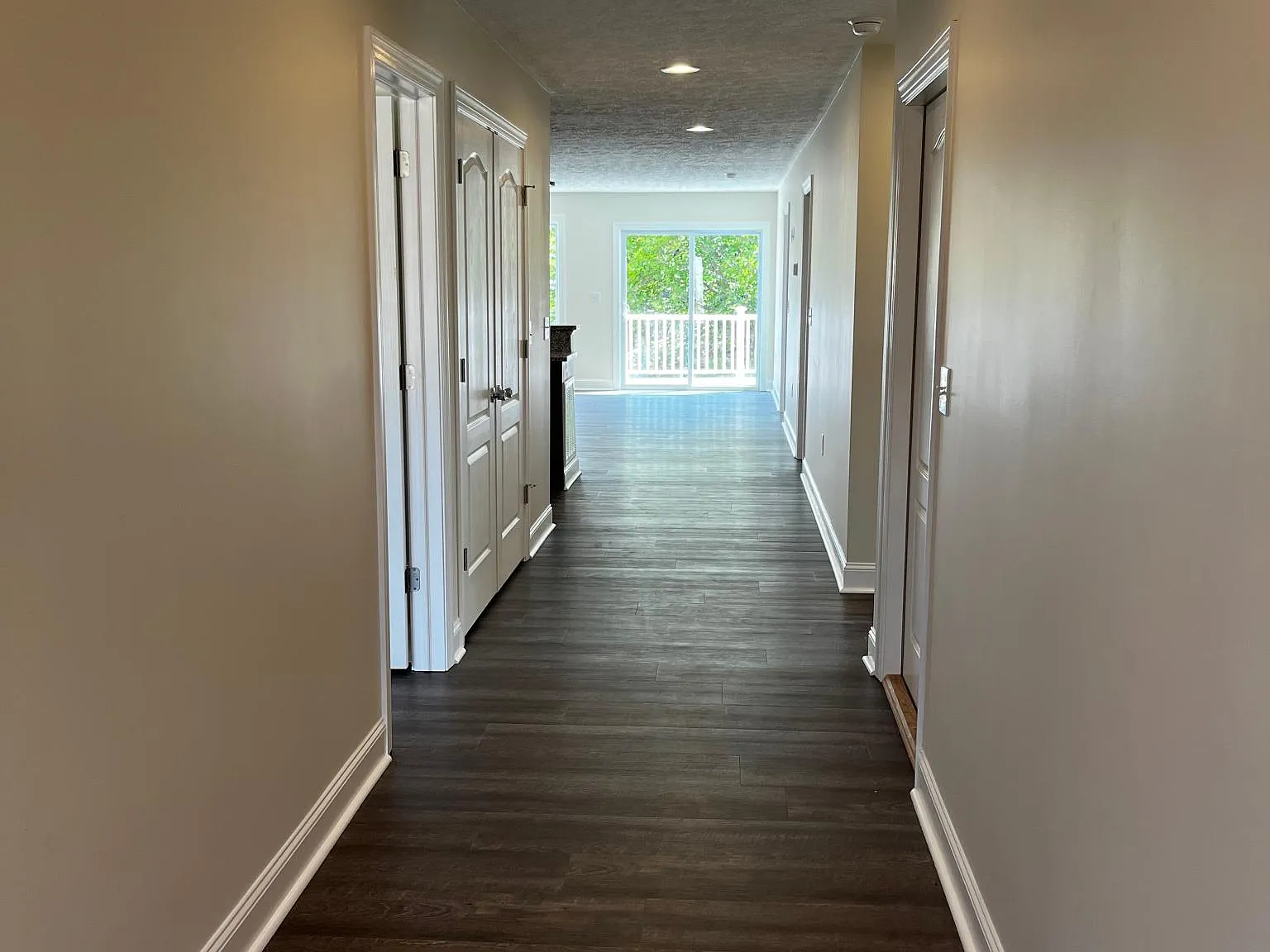 5 bed, 2561 sqft, $2,450 — Photo 4