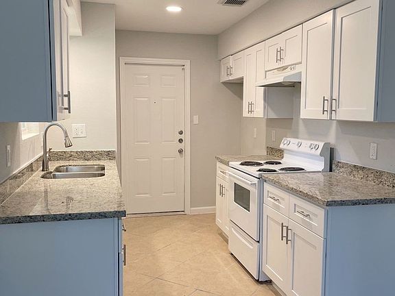 3rd image of 11223 Fleur Dr