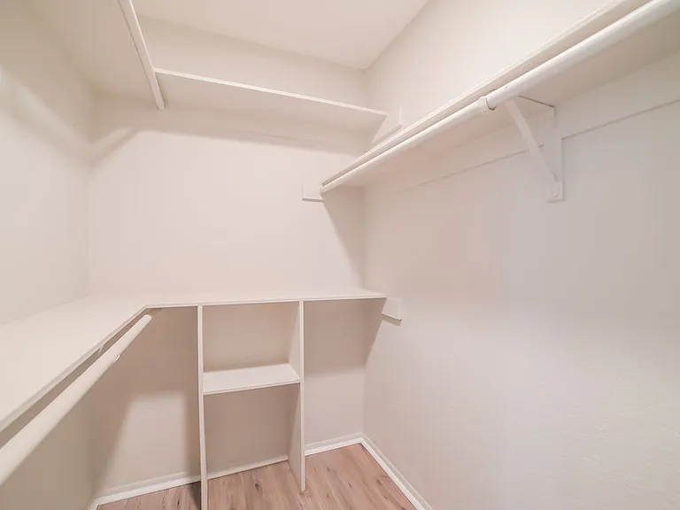 631 W Lindner Ave — Photo 9