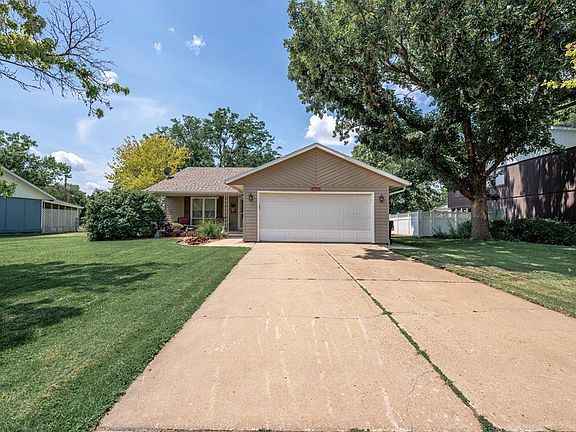 2nd image of 2766 Linda Ln