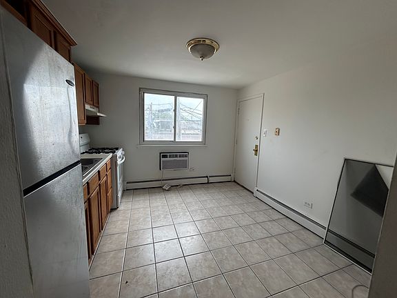 4th image of 14633 Keystone Ave APT 2D