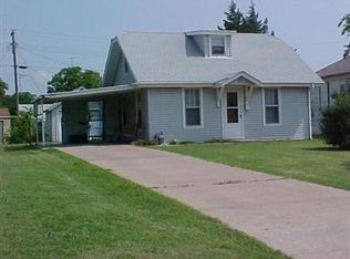 623 W 1st St, Russell, KS 67665