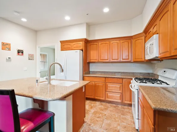 165 Stonegate Circle #E, Cloverdale, CA 95425
